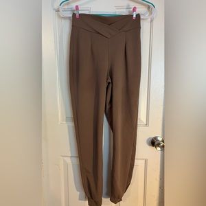 BOOHOO. V waist cuffed skinny trouser. Taupe color. No tags and new.